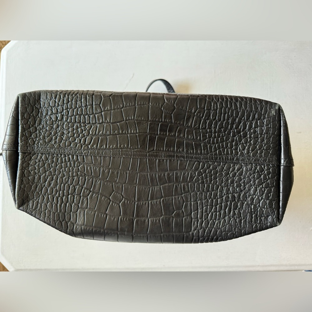 Cuyana Classic Structured Leather Tote Croc Embossed Black - Picture 11 of 17